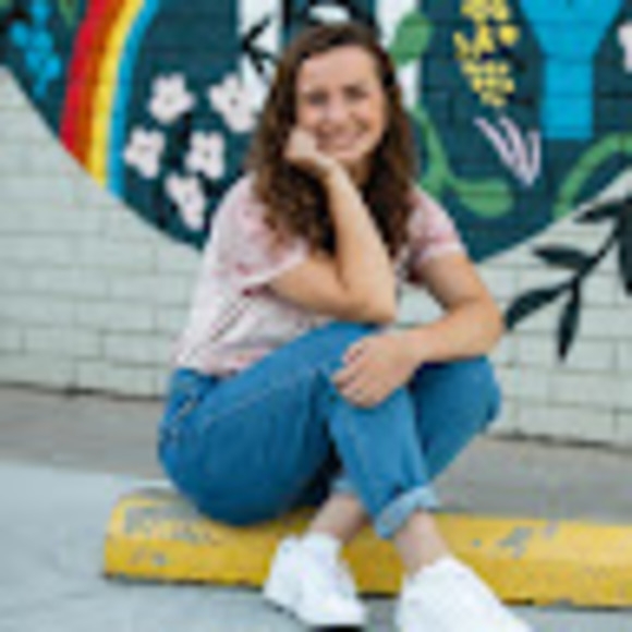 Meet your Posher, Bridget - Picture 1 of 1